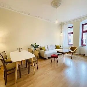 https://stilvolle-altbauwohnung-am-rande-der-dresdner-neustadt.dresdenhotels.net